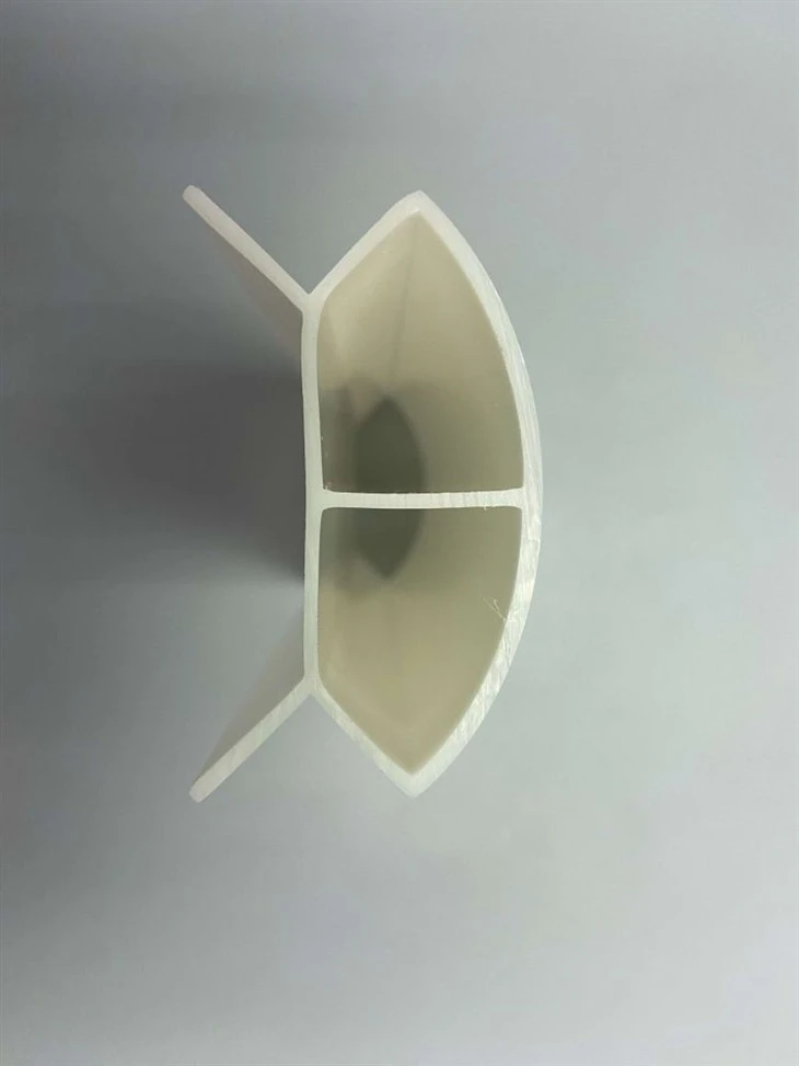 2.8m Lengths Of Plastic Round Corner R18/35/50/80/100 Radius